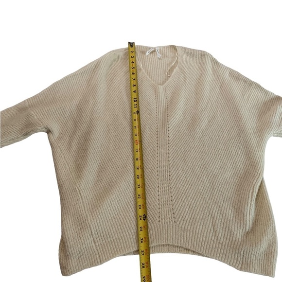 Dreamers by Debut Cream Sweater size S/M - Picture 7 of 14